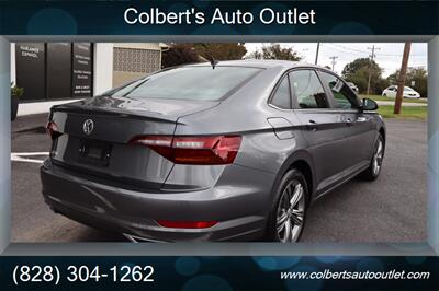 2019 Volkswagen Jetta R-Line - Photo 3 - Hickory, NC 28601