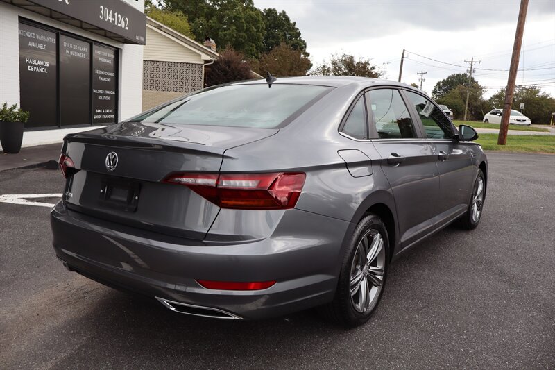 2019 Volkswagen Jetta R-Line - Photo 3 - Hickory, NC 28601