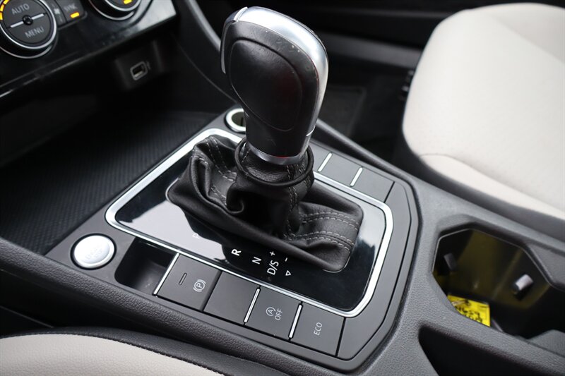 2019 Volkswagen Jetta R-Line - Photo 33 - Hickory, NC 28601