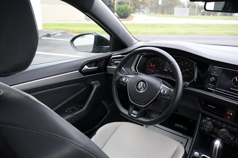 2019 Volkswagen Jetta R-Line - Photo 28 - Hickory, NC 28601