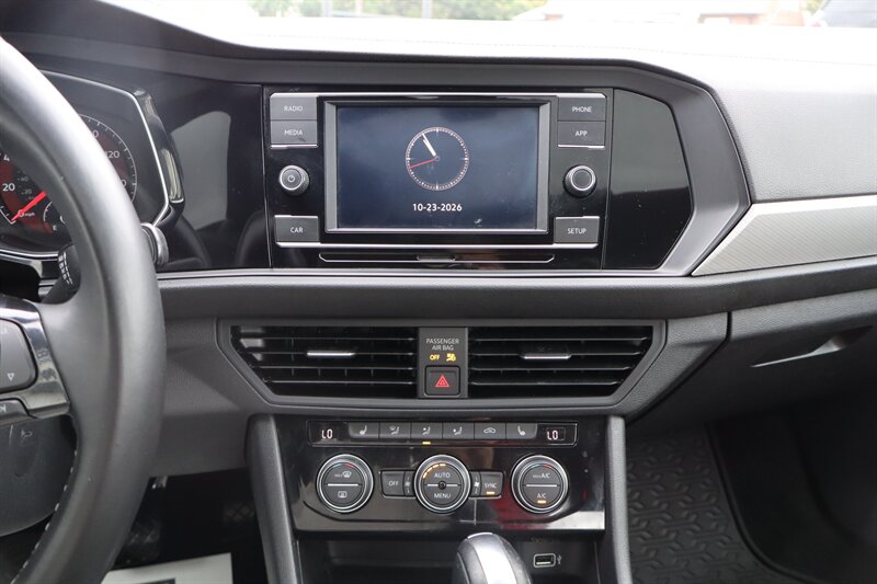 2019 Volkswagen Jetta R-Line - Photo 26 - Hickory, NC 28601