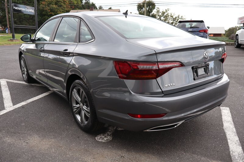 2019 Volkswagen Jetta R-Line - Photo 4 - Hickory, NC 28601