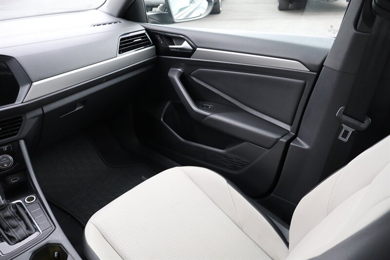 2019 Volkswagen Jetta R-Line - Photo 29 - Hickory, NC 28601