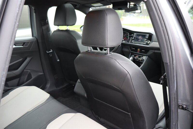 2019 Volkswagen Jetta R-Line - Photo 21 - Hickory, NC 28601