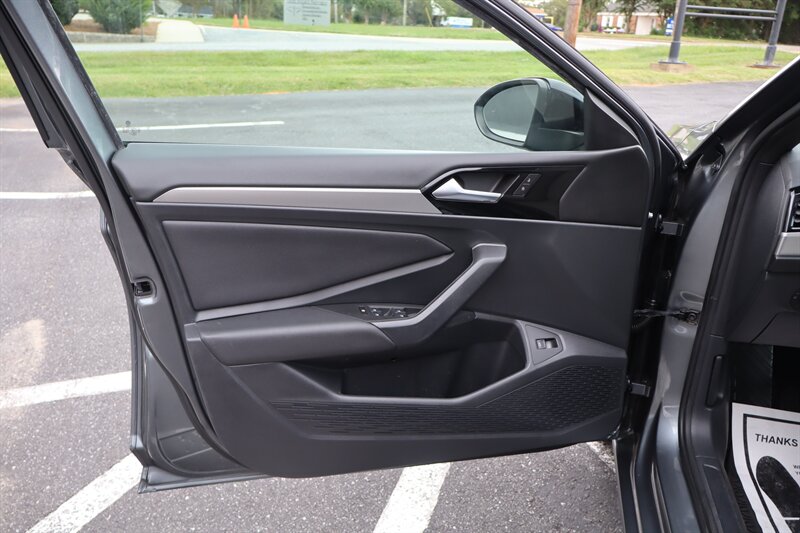 2019 Volkswagen Jetta R-Line - Photo 15 - Hickory, NC 28601