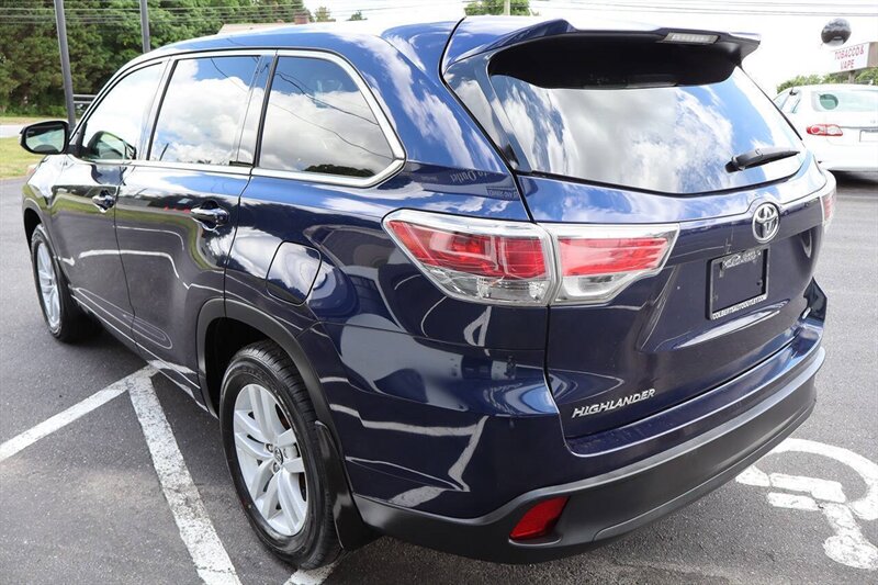 2016 Toyota Highlander LE AWD 4dr SUV - Photo 6 - Hickory, NC 28601