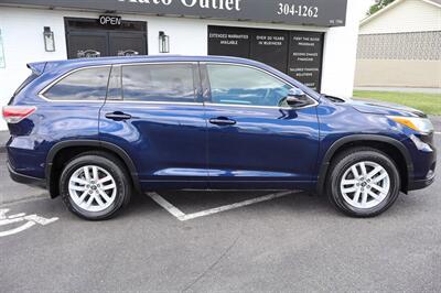 2016 Toyota Highlander LE AWD 4dr SUV - Photo 9 - Hickory, NC 28601