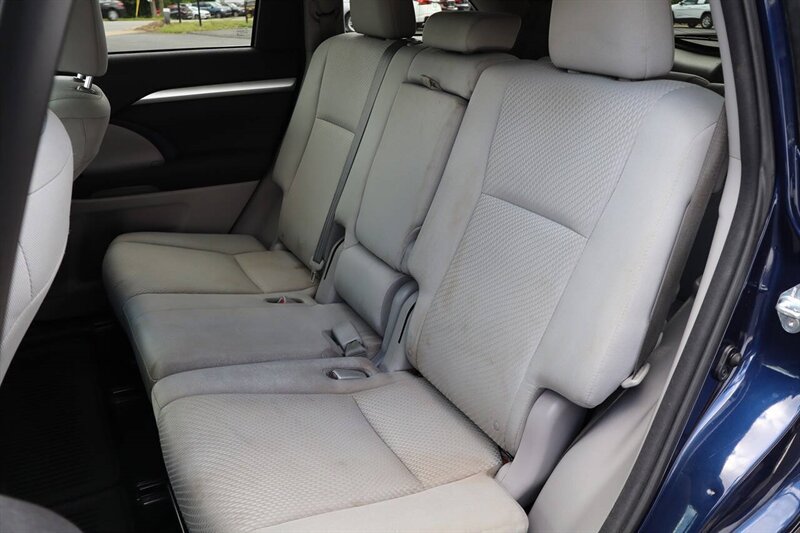 2016 Toyota Highlander LE AWD 4dr SUV - Photo 14 - Hickory, NC 28601