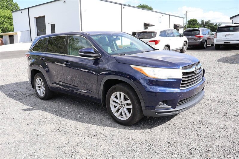 2016 Toyota Highlander LE AWD 4dr SUV - Photo 40 - Hickory, NC 28601