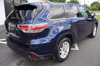 2016 Toyota Highlander LE AWD 4dr SUV - Photo 8 - Hickory, NC 28601