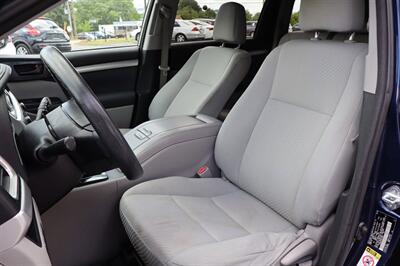 2016 Toyota Highlander LE AWD 4dr SUV - Photo 12 - Hickory, NC 28601