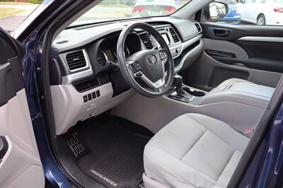 2016 Toyota Highlander LE AWD 4dr SUV - Photo 11 - Hickory, NC 28601