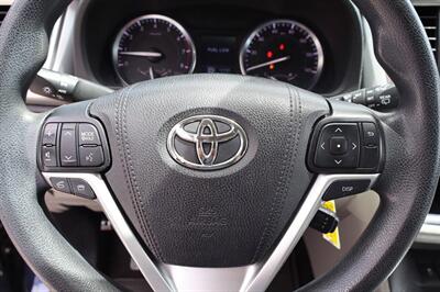 2016 Toyota Highlander LE AWD 4dr SUV - Photo 23 - Hickory, NC 28601