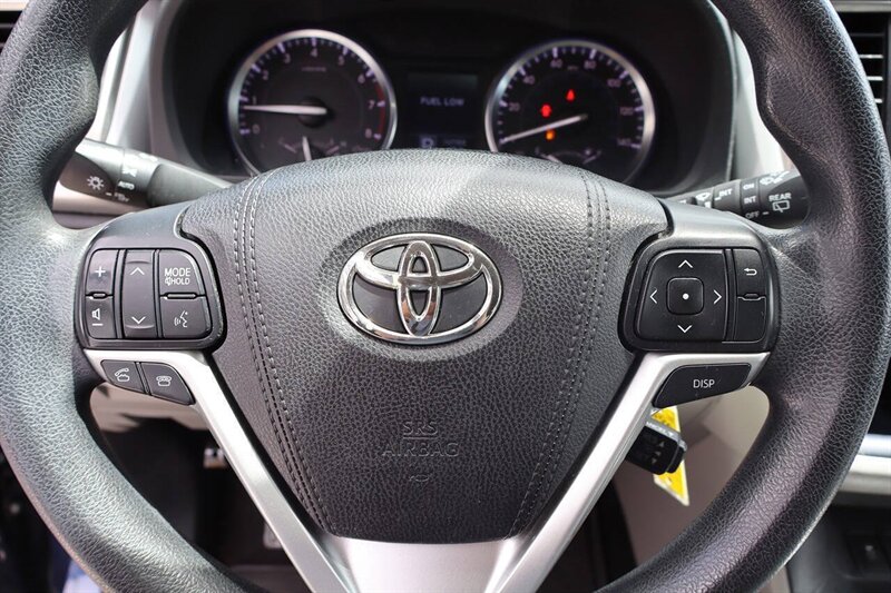 2016 Toyota Highlander LE AWD 4dr SUV - Photo 23 - Hickory, NC 28601