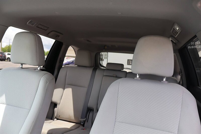 2016 Toyota Highlander LE AWD 4dr SUV - Photo 32 - Hickory, NC 28601