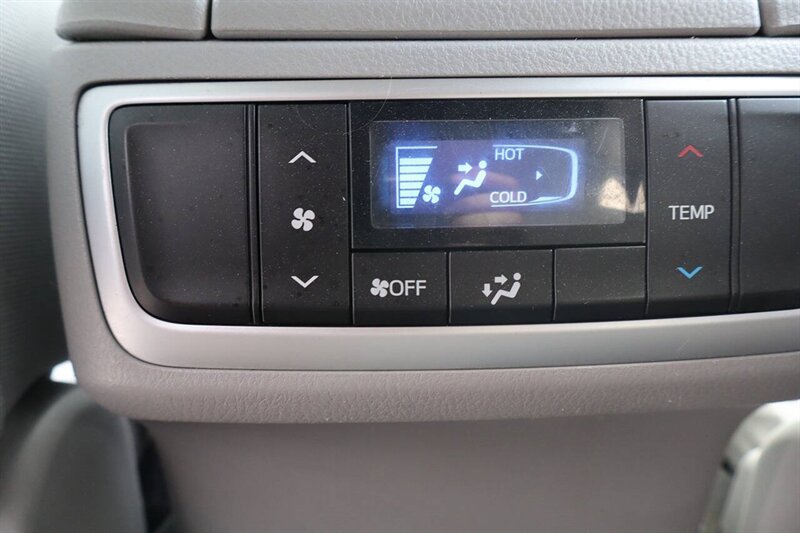 2016 Toyota Highlander LE AWD 4dr SUV - Photo 15 - Hickory, NC 28601