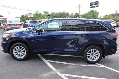 2016 Toyota Highlander LE AWD 4dr SUV - Photo 5 - Hickory, NC 28601
