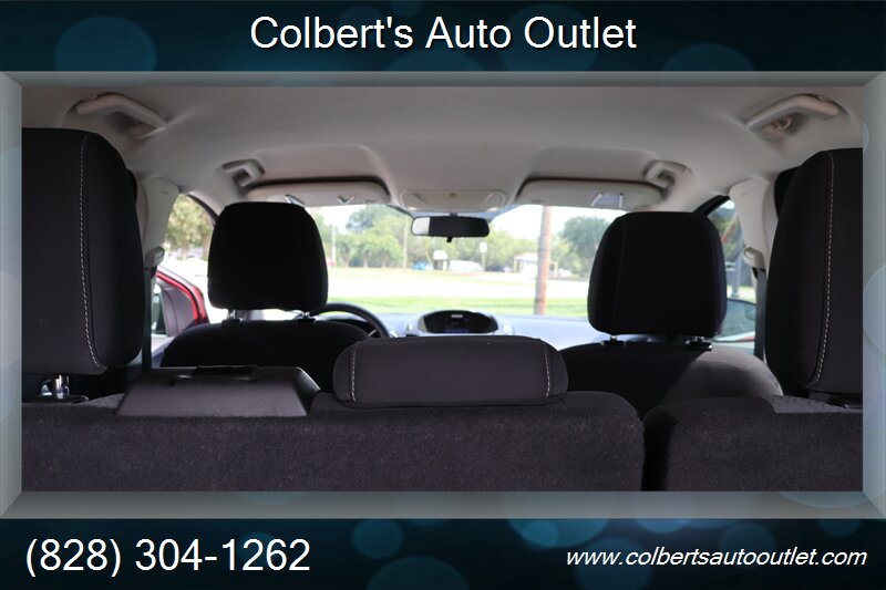 2017 Ford Escape SE - Photo 12 - Hickory, NC 28601