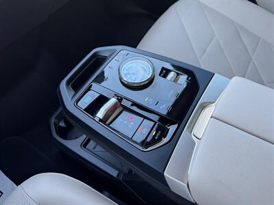 2024 BMW iX xDrive50   - Photo 17 - San Jose, CA 95112