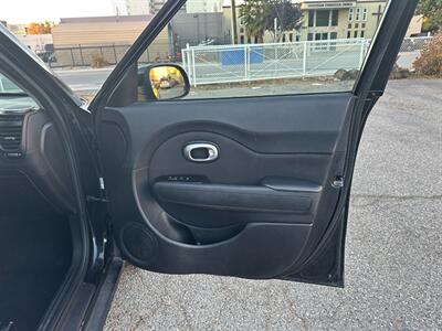 2014 Kia Soul   - Photo 10 - San Jose, CA 95112