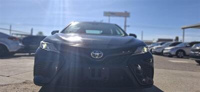 2019 Toyota Camry SE   - Photo 2 - Mesa, AZ 85201