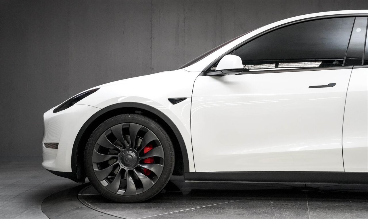 2023 Tesla Model Y Performance   - Photo 11 - Victorville, CA 92392