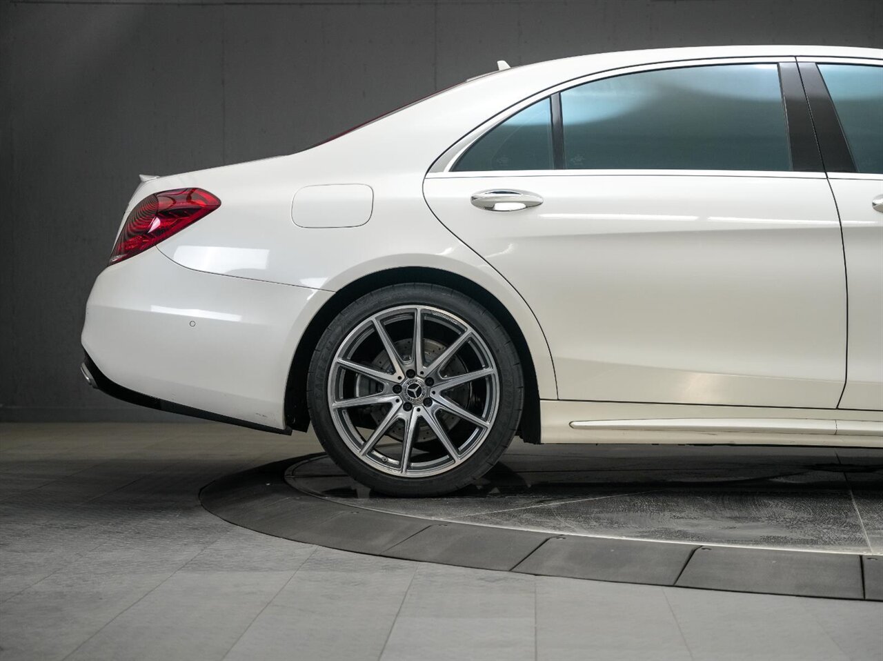 2019 Mercedes-Benz S 560  AMG Sport Package / Premium Package - Photo 5 - Victorville, CA 92392