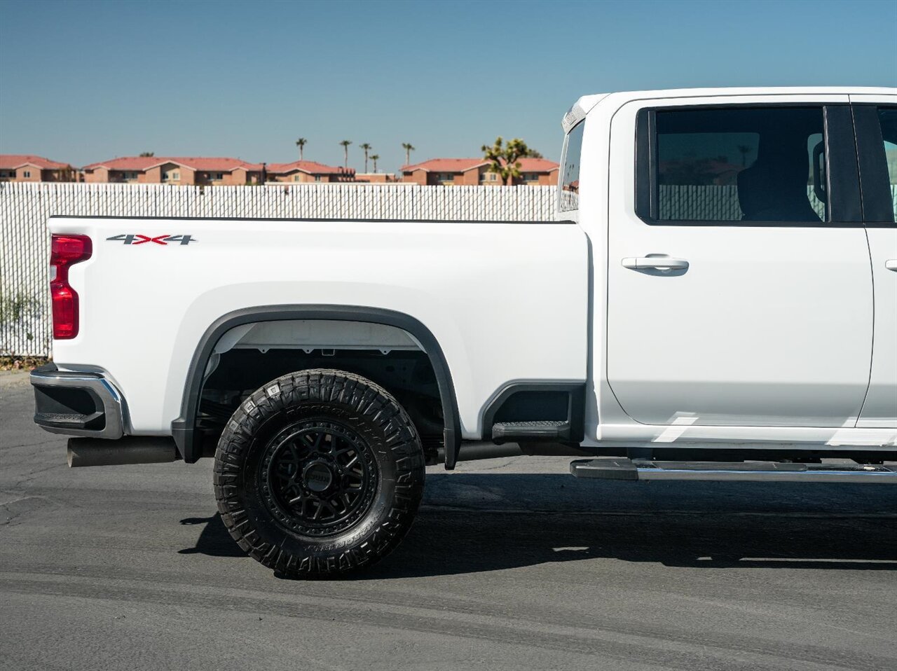 2025 Chevrolet Silverado 2500HD LT  Level Kit - KMC Wheels - Nitto Tires - Photo 12 - Victorville, CA 92392