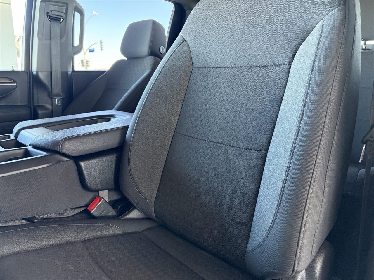 2025 Chevrolet Silverado 2500HD LT  Level Kit - KMC Wheels - Nitto Tires - Photo 16 - Victorville, CA 92392