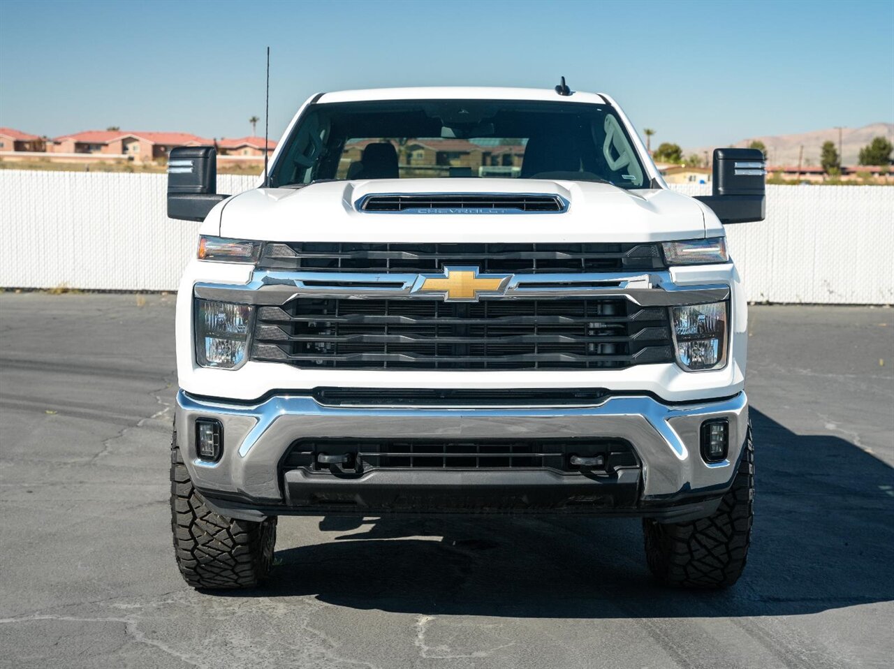 2025 Chevrolet Silverado 2500HD LT  Level Kit - KMC Wheels - Nitto Tires - Photo 9 - Victorville, CA 92392