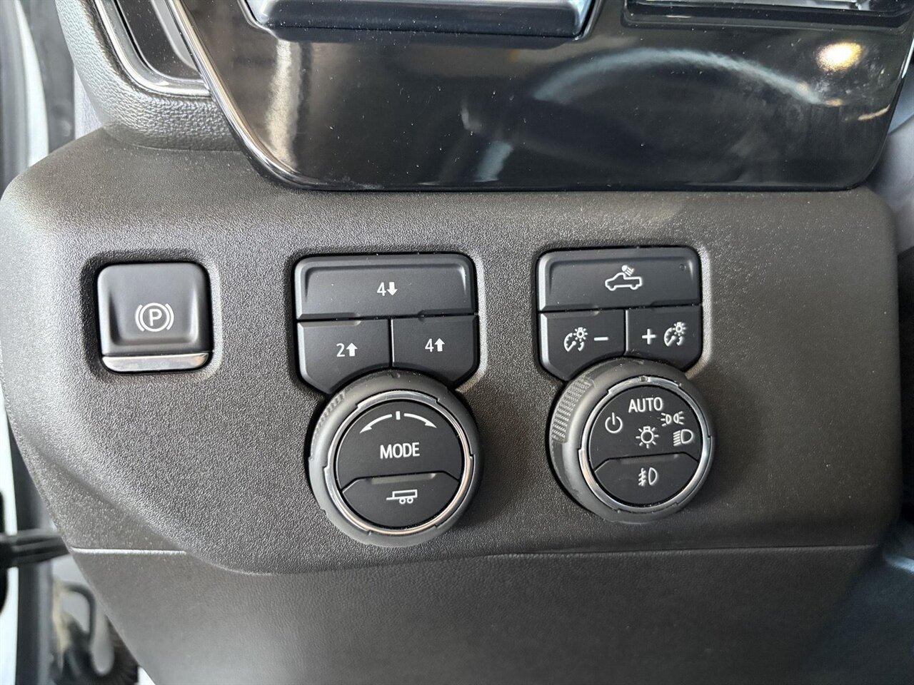 2025 Chevrolet Silverado 2500HD LT  Level Kit - KMC Wheels - Nitto Tires - Photo 15 - Victorville, CA 92392