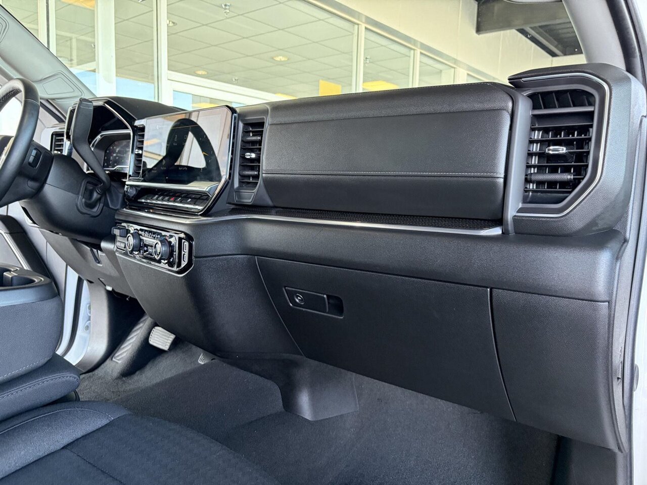 2025 Chevrolet Silverado 2500HD LT  Level Kit - KMC Wheels - Nitto Tires - Photo 25 - Victorville, CA 92392