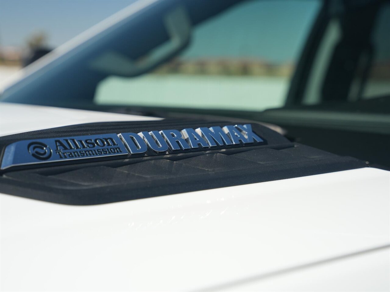 2025 Chevrolet Silverado 2500HD LT  Level Kit - KMC Wheels - Nitto Tires - Photo 8 - Victorville, CA 92392