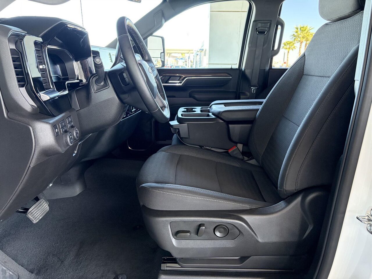 2025 Chevrolet Silverado 2500HD LT  Level Kit - KMC Wheels - Nitto Tires - Photo 2 - Victorville, CA 92392