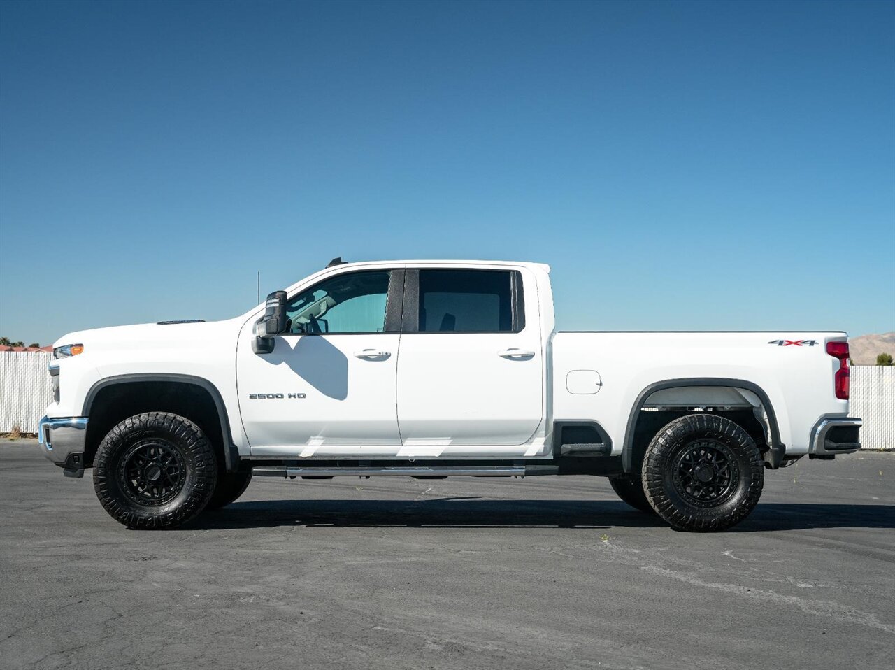 2025 Chevrolet Silverado 2500HD LT  Level Kit - KMC Wheels - Nitto Tires - Photo 5 - Victorville, CA 92392