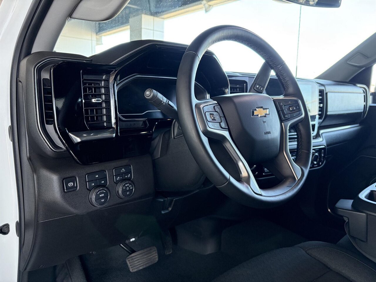 2025 Chevrolet Silverado 2500HD LT  Level Kit - KMC Wheels - Nitto Tires - Photo 14 - Victorville, CA 92392