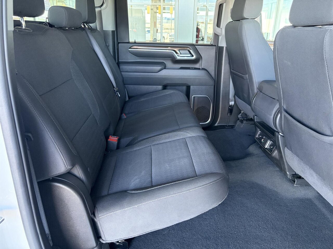 2025 Chevrolet Silverado 2500HD LT  Level Kit - KMC Wheels - Nitto Tires - Photo 27 - Victorville, CA 92392