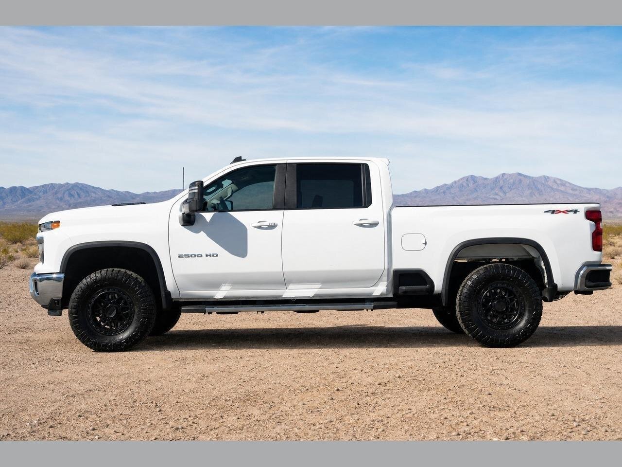 2025 Chevrolet Silverado 2500HD LT  Level Kit - KMC Wheels - Nitto Tires - Photo 4 - Victorville, CA 92392
