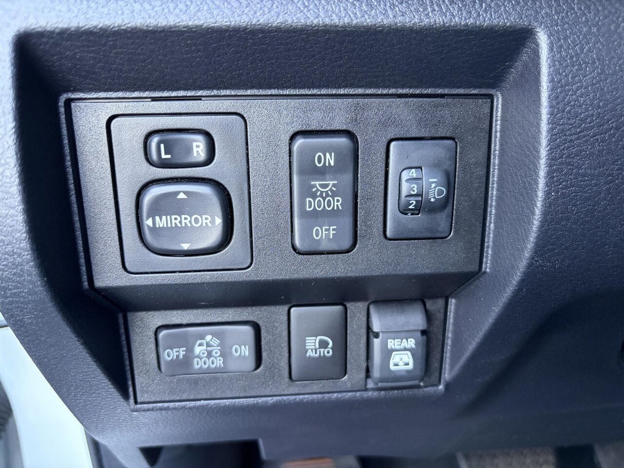 2019 Toyota Tundra SR5 - Photo 15 - Victorville, CA 92392