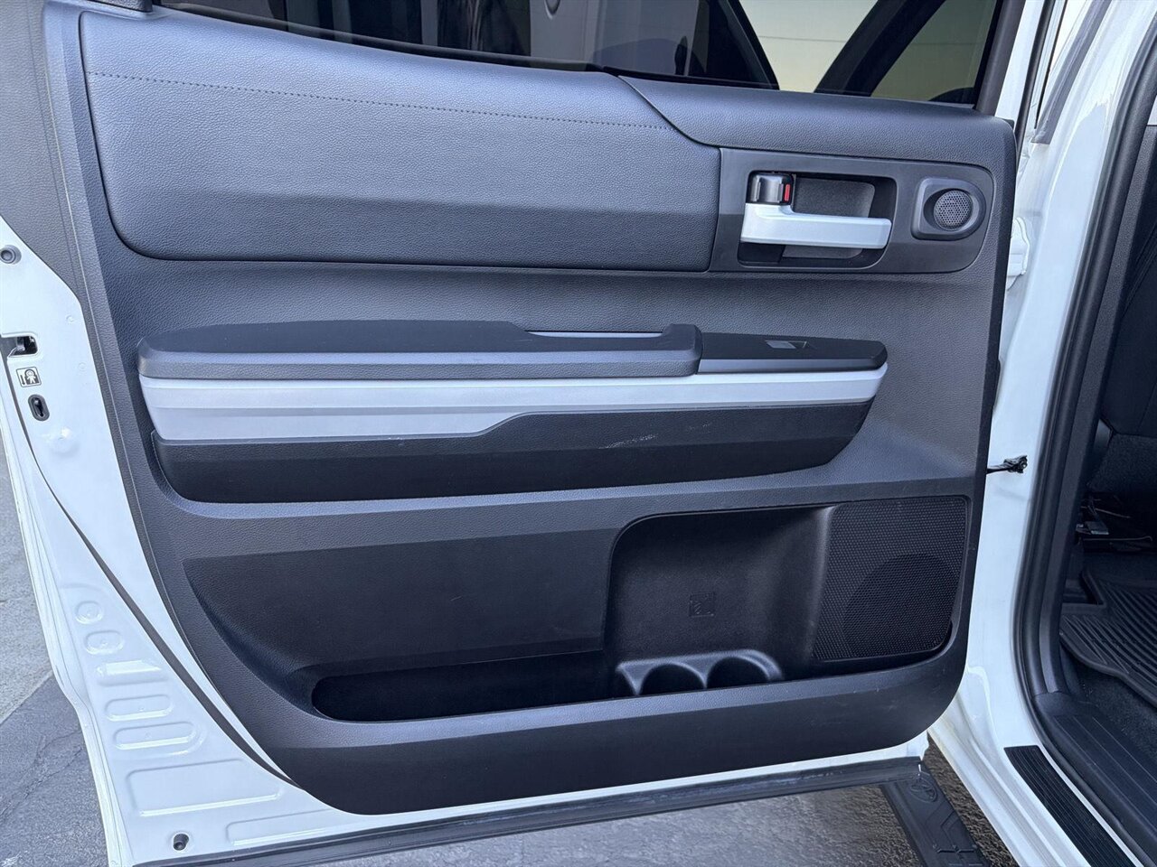 2019 Toyota Tundra SR5 - Photo 19 - Victorville, CA 92392