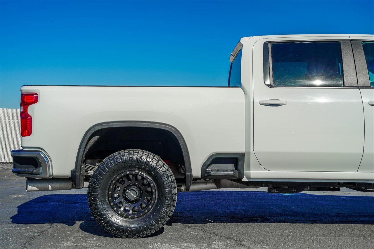 2023 Chevrolet Silverado 2500HD LT   - Photo 10 - Victorville, CA 92392