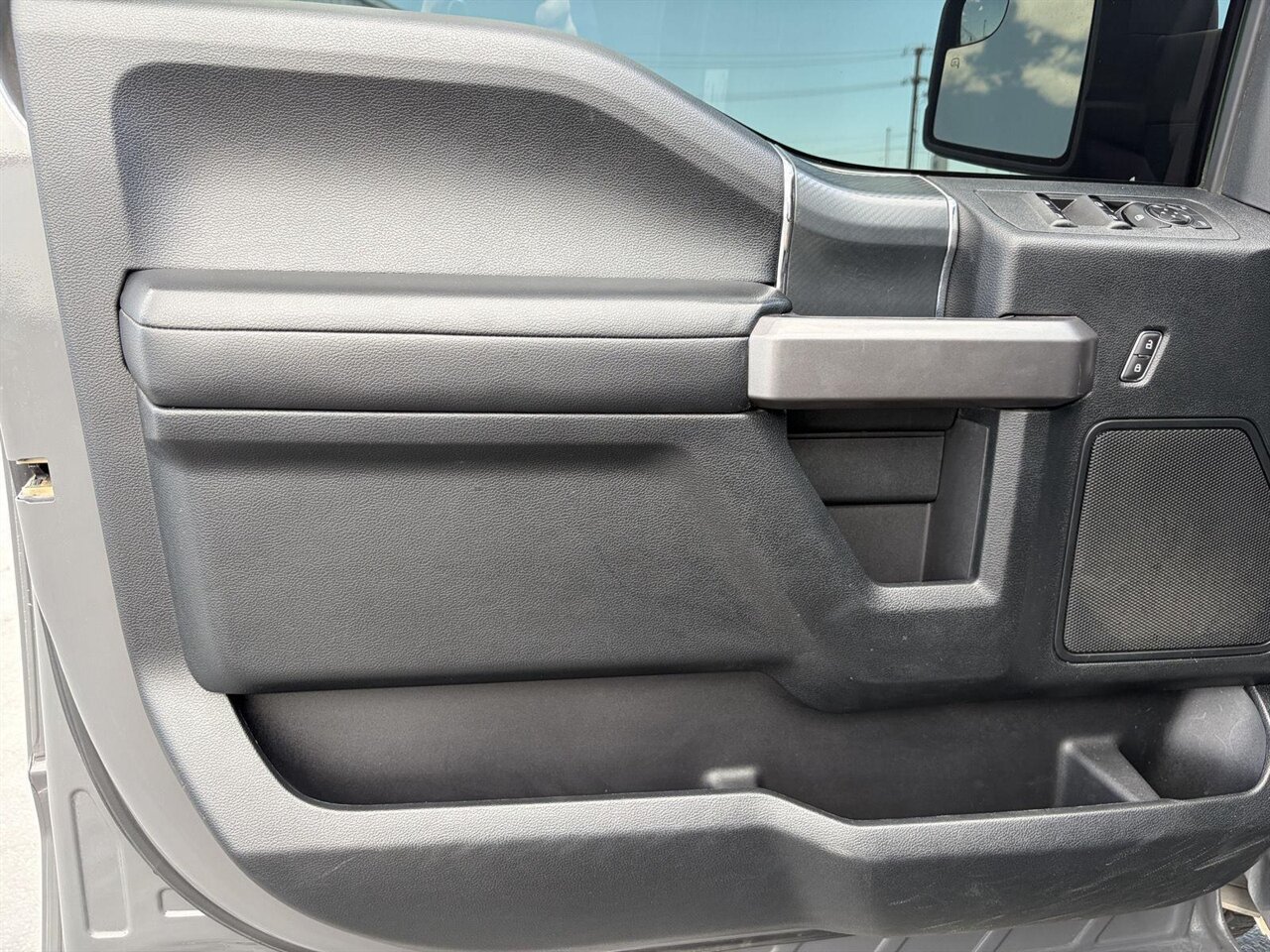 2020 Ford F-150 XLT   - Photo 17 - Victorville, CA 92392