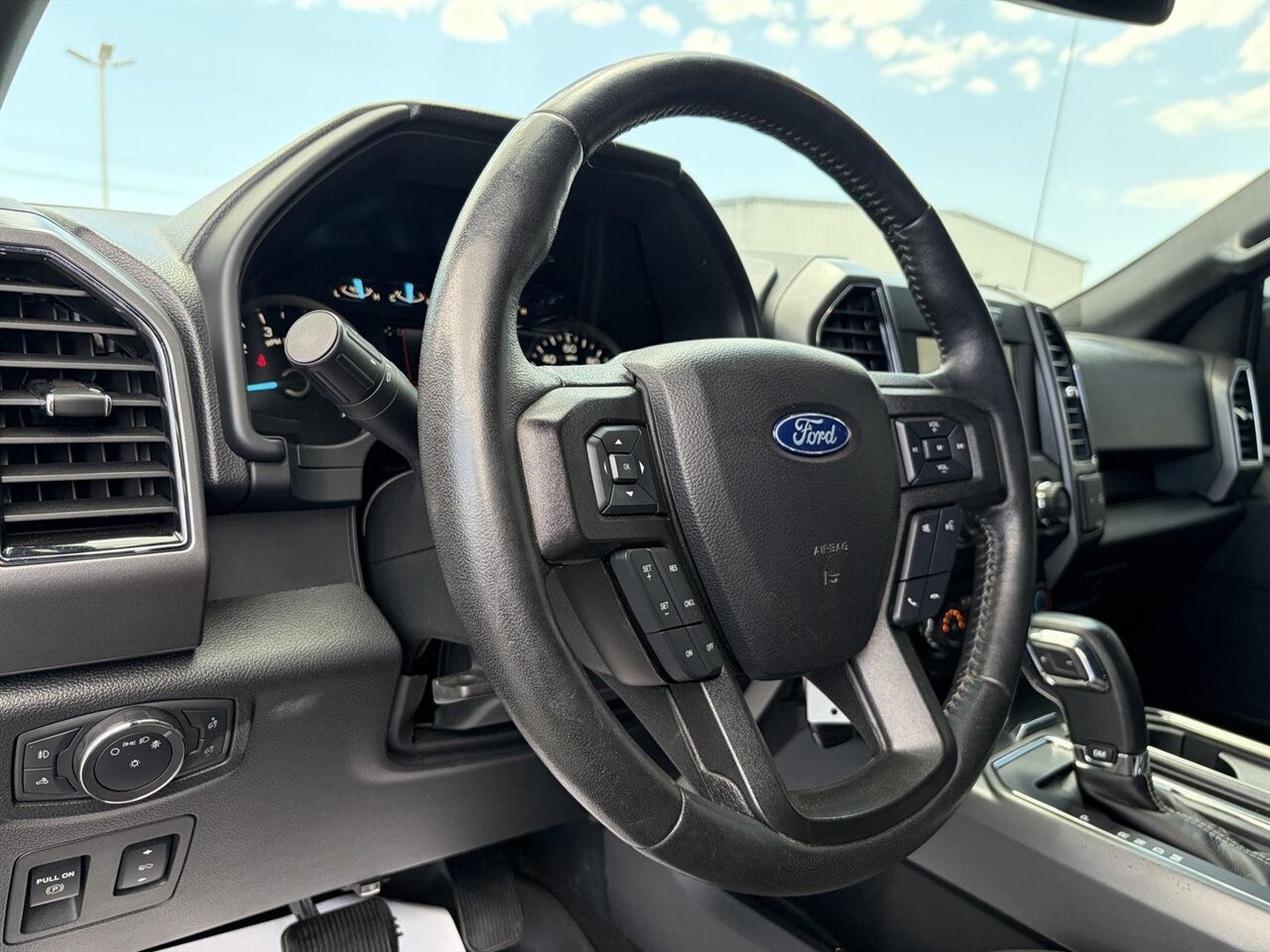 2020 Ford F-150 XLT   - Photo 2 - Victorville, CA 92392