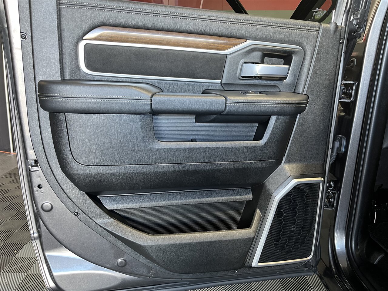2024 RAM 2500 Laramie - Photo 22 - Victorville, CA 92392