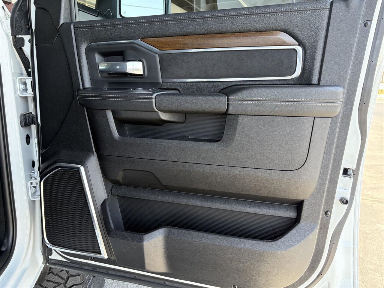 2024 RAM 2500 Laramie - Photo 30 - Victorville, CA 92392