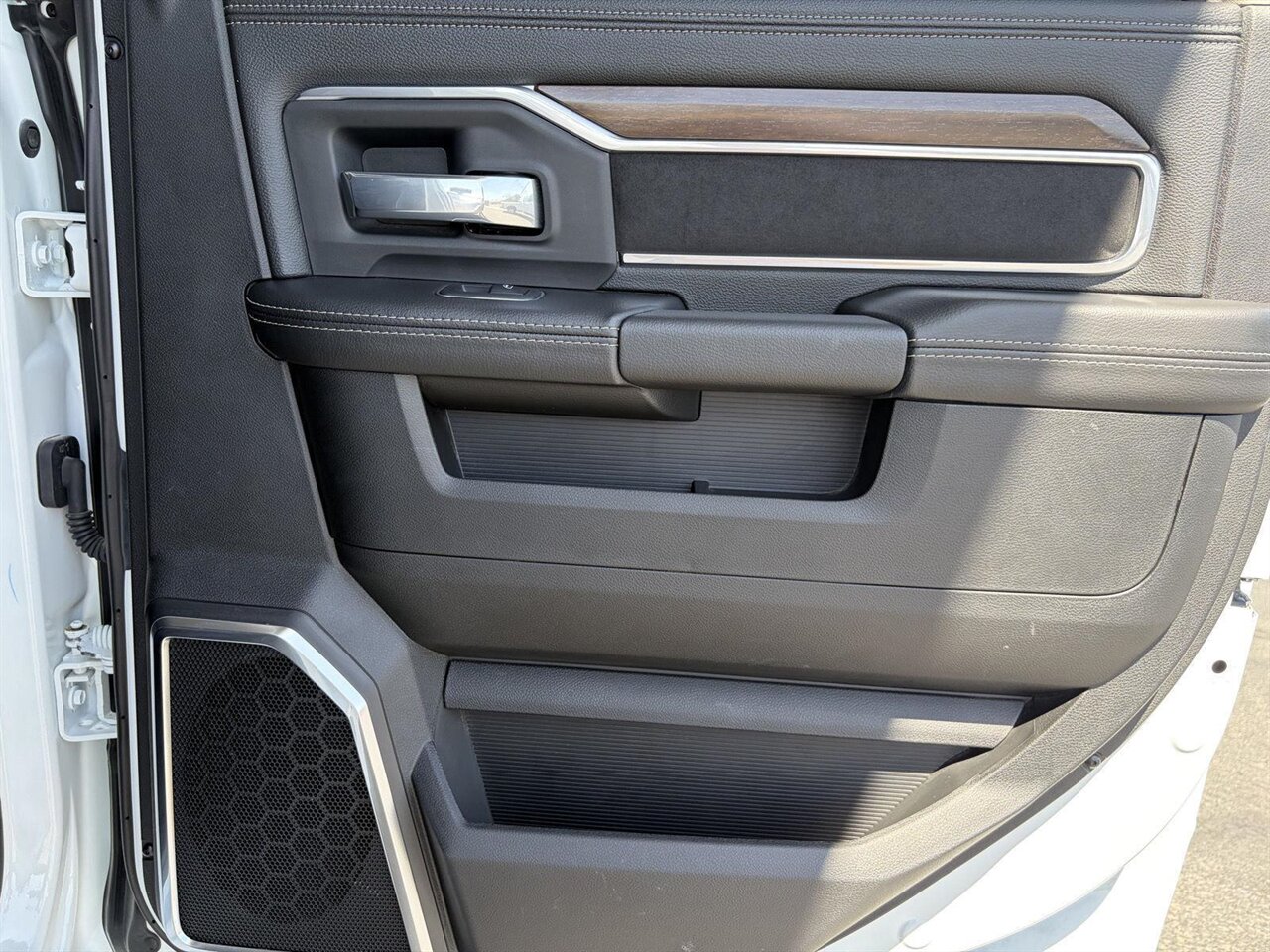 2024 RAM 2500 Laramie - Photo 33 - Victorville, CA 92392