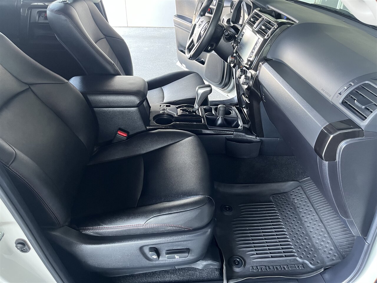 2023 Toyota 4Runner TRD Off-Road Premium Tons of Custom Upgrades! - Photo 32 - Victorville, CA 92392
