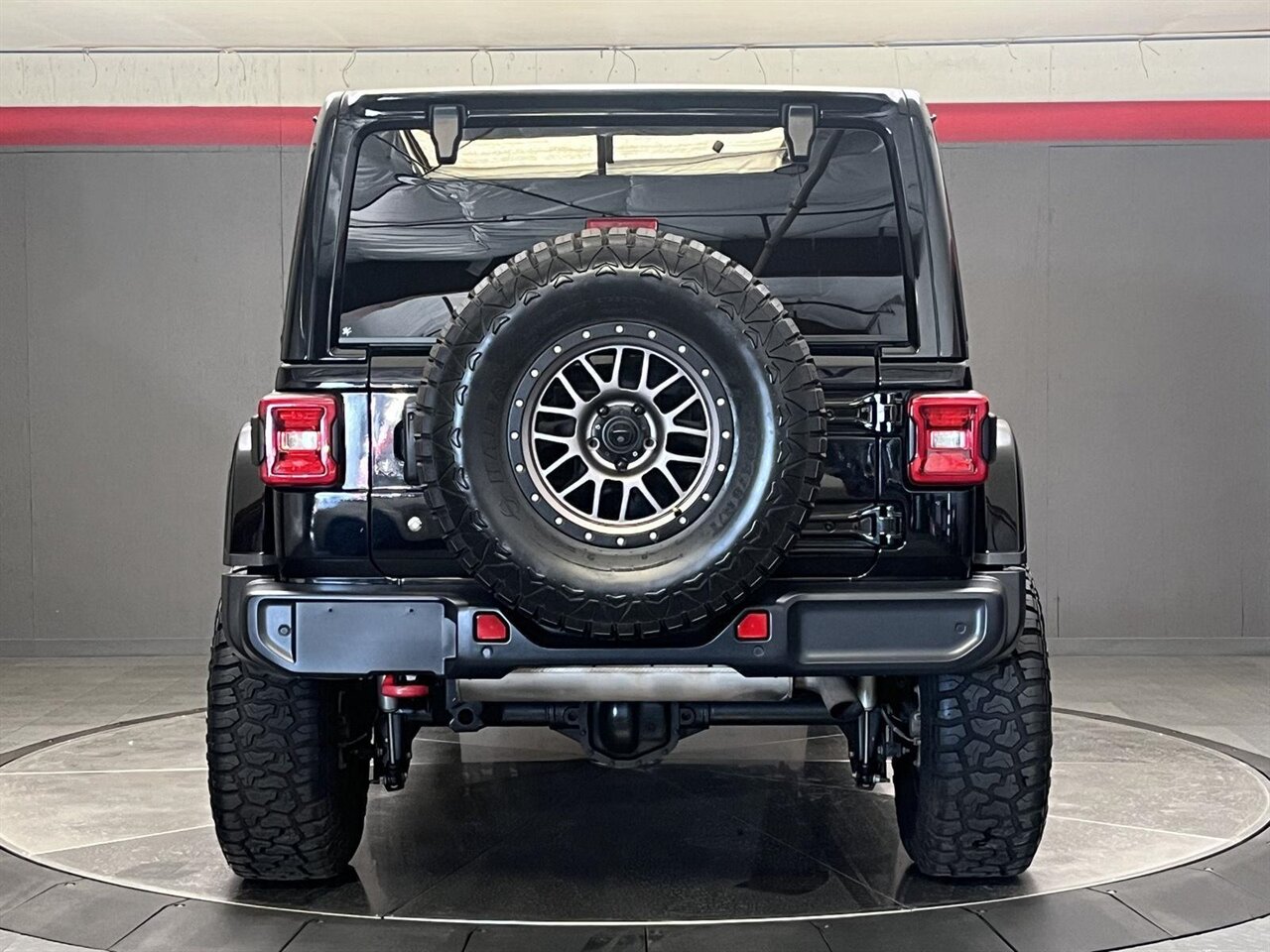 2019 Jeep Wrangler Unlimited Rubicon  Lifted with Fox Performance Shocks - Photo 18 - Victorville, CA 92392