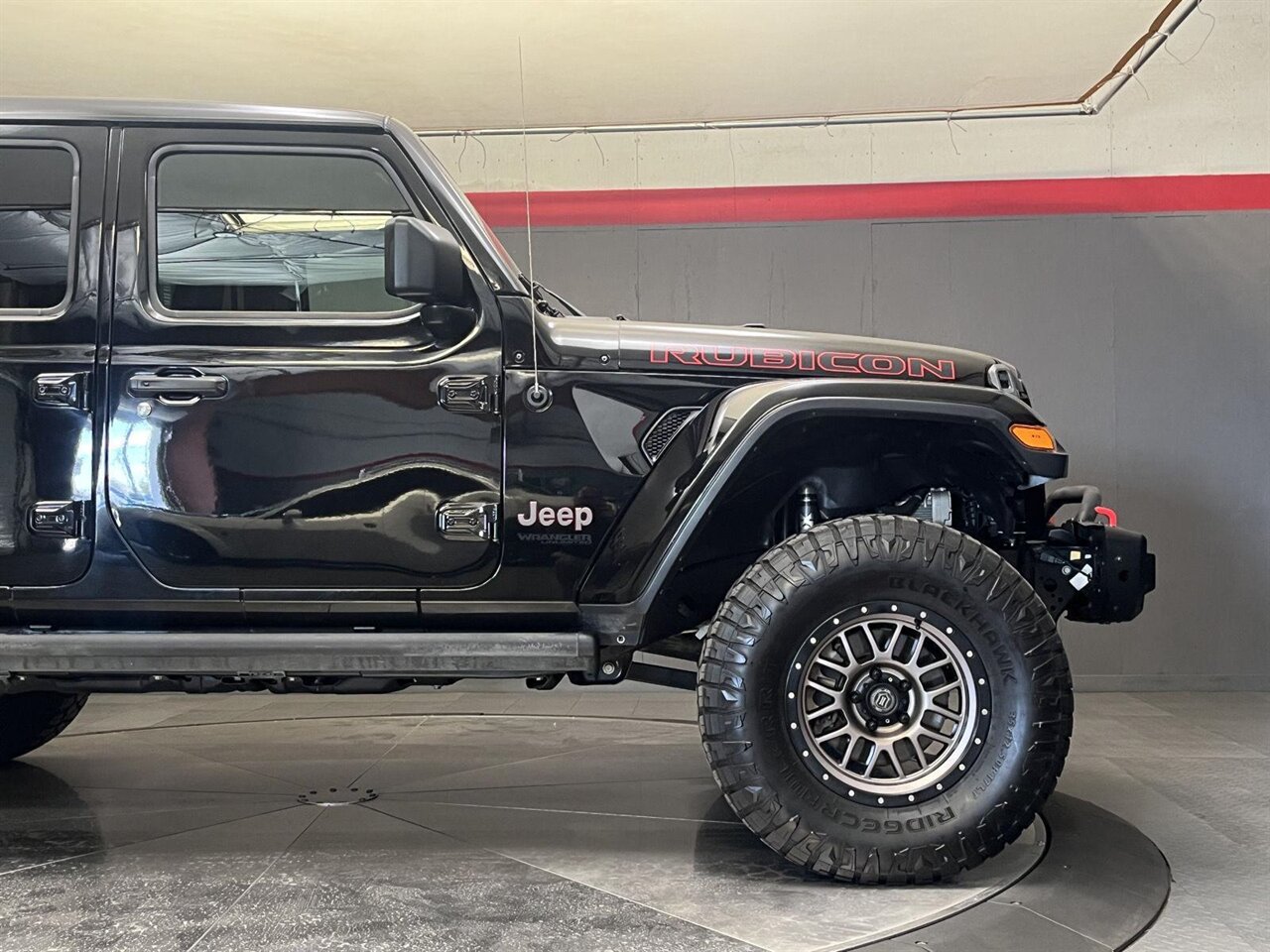 2019 Jeep Wrangler Unlimited Rubicon  Lifted with Fox Performance Shocks - Photo 4 - Victorville, CA 92392