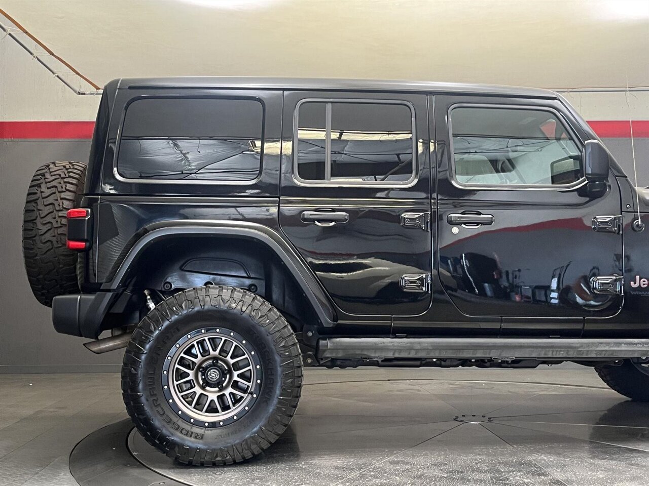 2019 Jeep Wrangler Unlimited Rubicon  Lifted with Fox Performance Shocks - Photo 6 - Victorville, CA 92392